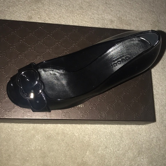 Gucci Patent Interlocking G Logo Peep Toe Pump - Picture 5 of 8